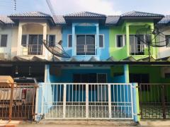 Townhome - 6000 B.  พ.ท. 0 RAI 0 Ngan 25 ตารางวา ไม่ไกลจาก - สะดวกต่อการเดินทาง ชลบุรี   
