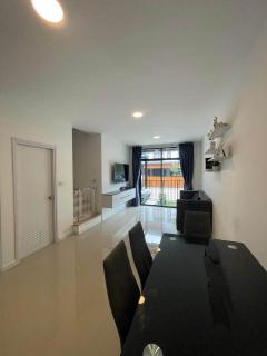 ขายทาวน์โฮม ตกแต่งครบ พร้อมอยู่ 3 นอน ไม่ถึง 2 ล้าน -202511291410481764400248263.jpg