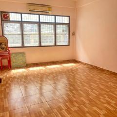 พื้นที่กว้าง เซ็นทรัล ปิ่นเกล้า 2.4 กม.MRT สิรินธร 800 ม. สะพานพระราม 7 อาคารพาณิชย์ 3 ชั้น  สภาพสวย 17 ตร.วา.