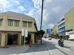 ย่านเยาวราช แหล่งธุรกิจ ไชน่าทาวน์ เยาวราช 700 ม.ให้เช่าอาคารพาณิชย์ 2 ชั้น (เฉพาะด้านล่าง) คนพลุกพล่าน เดินทางสะดวก รพ.กลาง 800 ม.     