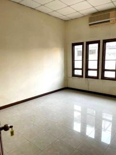 ขายอาคารพาณิชย์4ชั้น2คูหาเขตพระนครใกล้ถนนพระเมรุ เนื้อที่24ตรว สามารถทำเป็นHostel หรือหอพัก ได้เลยมี มี6ห้องนอนใหญ่ 4 ห้องนอนเล็ก  7 ห้องน้ำ 1 ห้องครัวใกล้วัดบวรนิเวศราชวรวิหาร  วัดตรีทศเทศ -202511301413571764486837511.jpg