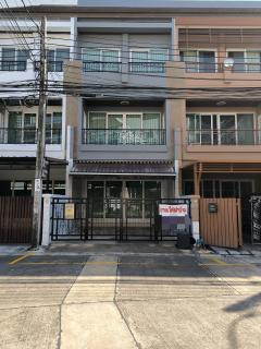 ขายให้เช่า 20,000 บาท / เดือน ทาว์โฮม  3 ชั้น หมุ่บ้านกลางเมือง สุขสวัสดิ์ ติดรถไฟฟ้าหมู่บ้านติด Home pro สุขสวัสดิ์ รีโนเวทใหม่