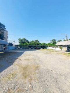 ขายถูกที่ดินเปล่า ซอยอ่อนนุช54 เข้าซอยมาประมาณ 450 ม.  เนื้อที่ 256 ตรว. แปลงที่ดินสวย ทำเลดี แหล่งชุมชน ใกล้รถไฟฟ้าสายสีเหลือง สภานีศรีนุช