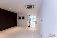 ลดราคาพิเศษ ขายทาวน์โฮม 3ชั้น 37 ตรว. 280 ตรม. 4 ห้องนอน รัชดาภิเษก 36 เขตจตุจักร กรุงเทพ-202512011451411764575501805.jpg