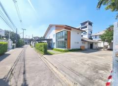 MRTลาดพร้าว101 2.8 กม. เดอะมอล์บางกะปิ นวมินทร์ 20-28  โกดังใหญ่มากๆออฟฟิศ 2ชั้น 5นอน 820ตร.ม. บนที่ดินครึ่งไร่  ตลาดปัฐวิกรณ์ 3 กม. 