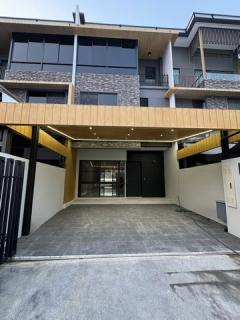 รหัสC6978 ให้เช่าทาวน์โฮม 3ชั้น The Landmark เอกมัย-รามอินทรา ถนนสุคนธสวัสดิ์ บ้านตกแต่งพร้อมอยู่