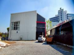 ให้เช่าที่ดินพร้อมอาคาร ย่านรามอินทรา บนเนื้อที่ 200 ตร.ว. เหมาะทำสำนักงาน สตูดิโอ คลังสินค้า ใกล้ MRT รามอินทรา กม.9 ใกล้แฟชั่น