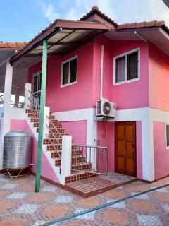 ให้เช่าบ้านเดี่ยว 2 ชั้น 20 ตร.ว. พร้อมเฟอร์นิเจอร์ ราคาถูกมาก ตำบลโคกคาม บางปะม้า สุพรรณบุรี ( เจ้าของปล่อยเช่าเอง )