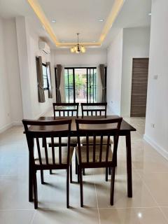 ขายบ้านเดี่ยวชั้นเดียว 50 ตร.วา ไร่กล้วย ศรีราชา พร้อมอยู่ ทำเลน่าอยู่ เหมาะทั้งอยู่อาศัยและลงทุน Tel 06-28926536-202512031551311764751891824.jpg