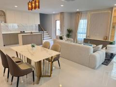 ให้เช่าบ้านเดี่ยวหรู 3 นอน  หมู่บ้าน Centro บางนา ใกล้ Mega Bangna เพียง 10 นาที 2 ชั้น 52 ตรว พร้อมเข้าอยู่-202512031756291764759389381.jpg