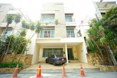 ขาย บ้านเดี่ยว 3 ชั้นบ้านปรีชาราม 2 ราษฎร์พัฒนา 291 ตรม. 52 ตร.วา 4นอน 4น้ำ สภาพสวย ติดถนนเมน หน้าโครงการเหมาะสำหรับทำออฟฟิศ หรืออยู่อาศัย