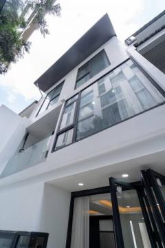 ด่วนๆ #ขายTownhome 3 ชั้น 25 ตรว ซอยสุขุมวิท 15 ทำเลดี เพียง 1 นาทีถึง โรงเรียนนานาชาติ NIST และ 5 นาที ถึง BTS อโศก 