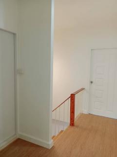 ขายบ้าน 2 ชั้น รีโนเวทใหม่ทั้งหลัง ใจกลางเมือง ถนนเสือป่า ซอย 4 ต.หน้าเมือง ราชบุรี ใกล้โรบินสัน ตลาดศรีเมือง-202512041449351764834575865.jpg