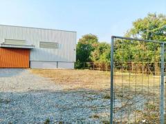 ม.มหิดลศาลายา 1.9 กม.  ทวีวัฒนา ให้เช่าโกดัง 1,305 ตร.ม. 1ไร่ 250ตร.ว. รพ.ศาลายา 3.8 กม. ติดถนนใหญ่ ศาลาธรรมสพน์ ทวีวัฒนา พร้อมออฟฟิศ สาย3 