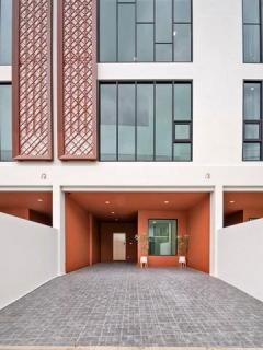 ขายโฮมออฟฟิศ 3.5 ชั้น 225 ตร.ม. ย่านนาคนิวาส ลาดพร้าว 71 ใกล้เซ็นทรัล อีสต์วิลล์