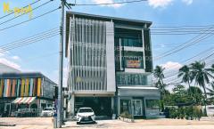 ขายตึก 3.5 ชั้น ริมถนน 4 เลน แปลงมุม กว้าง 5 เมตร ตกแต่งบิ้วอินอย่างดี พร้อมเข้าอยู่ สามารถต่อยอดกิจการได้เลย ทำเลดี  ME-195