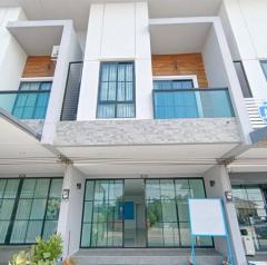 ให้เช่า/ขายอาคารพาณิชย์ศรีราชา 2ชั้น ขนาด 22 ตรว ติดถนนศรีราชา ตึกสภาพใหม่มาก เหมาะทำออฟฟิศ ค้าขาย เปิดกิจการ เก้ากิโล ศรีราชา ชลบุรี