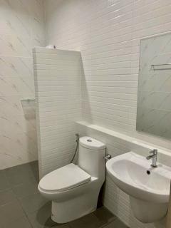 ขาย ทาวน์โฮมหลังใหญ่ หมู่บ้าน Golden Valley ศรีราชา หมู่บ้านใหม่ เงียบสงบ สิ่งอำนวยความสะดวกครบ เดินทางสะดวก ใกล้โรงเรียนอัสสัมชัญ ศรีราชา-202512072225411765121141185.jpg