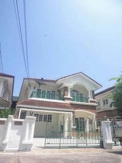 ให้เช่าบ้านเดี่ยว 2 ชั้น 220 ตร.ม. ถนนศรีนครินทร์ 51 ใกล้ซีคอนสแควร์ และพาราไดซ์พาร์ค