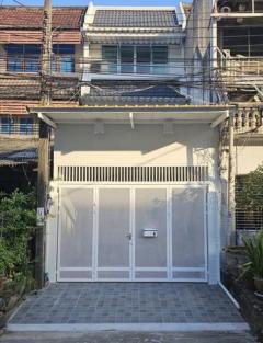 ให้เช่าทาวน์โฮม 3 ชั้น ถนนพัฒนาการซอย 57 เขตประเวศ รีโนเวทใหม่