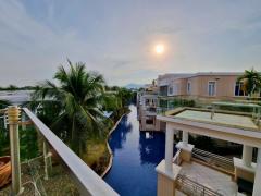 Blue Lagoon Hua Hin Condo ห้องชุดกว้างขวางหันหน้าไปทางทิศเหนือ พร้อมวิวสระว่ายน้ำและภูเขา ตกแต่งพร้อมเข้าอยู่ได้ทันที