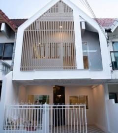 ทาวน์โฮม โซนแม่เหียะ ใกล้กาดวรุณ 3 นาที รีโนเวทใหม่ทั้งหลัง น้ำไม่ท่วม พร้อมเฟอร์นิเจอร์ครบ