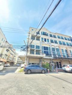 ขาย ทาวน์โฮม คาซ่า ยูเรก้า บางแค 17 ตรว 224 ตรม 4 นอน 4 น้ำ 4 ชั้นครึ่ง หลังริม