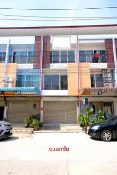 เซ็นทรัลมหาชัย  ตลาดสดลีลา 900 ม. ถ.เอกชัย-บางบอน พระราม 2  อาคารพาณิชย์ 3 ชั้น 18 ตร.วา. 220 ตร.ม. โฮมออฟฟิ 3 นอน 3 น้ำ 