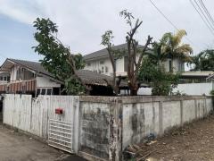 ขายที่ดินพร้อมสิ่งปลูกสร้าง(บ้าน1หลัง) 180 ตร.ว ซ.พหลโยธิน54/4  ใกล้สถานีรถไฟฟ้า 2 สถานี คูคต และ สถานีแยก คปอ.  ประมาณ 1 กิโล