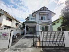 ขายบ้านเดี่ยว2ชั้น หมู่บ้านลัลลี่วิลล์ คูคต ย่านคูคต ถนนลำลูกกา-คูคต 4 นอน 3 น้ำ 1 โซนห้องรับแขก จอดรถได้ 2 คัน