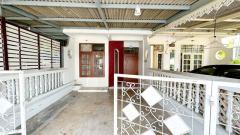 MRTภาวนา 1กม.  เฟอร์ครบ  2แอร์  รัชดาภิเษก32 900ม. ลาดพร้าว35-41 Centralลาดพร้าว 2กม. MRTลาดพร้าว 1.3กม. ให้เช่าบ้านทาวน์เฮ้าส์ 2 ชั้น 2นอน 