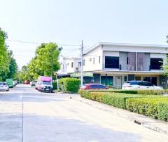 อิมแพ็ค อารีน่า  พร้อมเฟอร์ฯ วิวสวน ลดครั้งที่3 โรบินสัน ศรีสมาน 2.7 กม. ทาวน์โฮม 2 ชั้น ห้องหัวมุม 28 ตร.วา.  MRT แจ้งวัฒนะปากเกร็ด 28