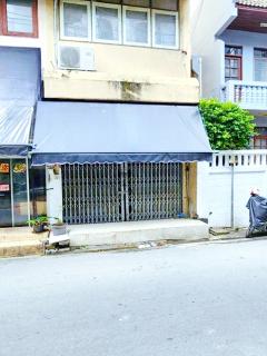 ตึกใบหยก 185ม. ARLราชปรารถ 120ม.ให้เช่าอาคาร 4ชั้นครึ่ง ริมถนนใหญ่ 12ตร.วา. 200 ตร.ม..4 นอน  ตลาดประตูน้ำ 600 ม. 