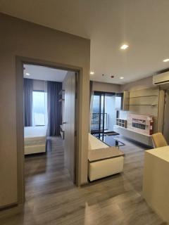 หยุดดู 3 วินาที! นี่คือโอกาสเดียวที่คุณจะได้ครอบครองคอนโดหรู Politan Rive ริมแม่น้ำเจ้าพระยา ในราคาที่พลาดไม่ได้! เพียง 30,000 บาทต่อเดือน 