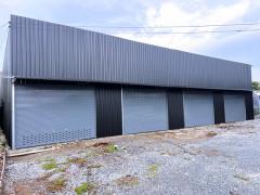 สารีบุตร ฉลองกรุง1-10  ตลาดนัดวินวินสุวรรณภูมิ 3.8 กม สโมสรกีฬาเอชแอนด์เอ 1.0 ม. ให้เช่าโกดังใหม่ 300 ตร.ม. 75 ตร.วา.  ติดถนนใหญ่ ทับยาว