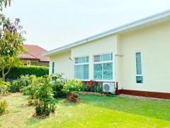 สวนพฤกษศาสตร์ทวีชล 1.9 กม.  ตลาดดอยสะเก็ด 3กม. 3นอนให้เช่าบ้านเดี่ยว เป็นธรรมชาติ 66 ตร.วา.264 ตร.ม. 3 น้ำ พร้อมเฟอร์ฯ