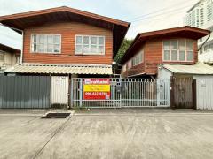 ขาย ที่ดินพร้อมสิ่งปลูกสร้าง ซอยลาดพร้าว 18 แยก 4 ขนาด 95 ตรว. ใกล้ MRT ลาดพร้าว ห่างจากปากซอยลาดพร้าว 18 เพียง 280 เมตร ทำเลทองแบบนี้หาไม่ได้แล้ว!!