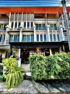 ให้เช่าทาวน์โฮม 3 ชั้น โกลเด้นทาวน์ ซ.นวมินทร์ 42 แยก 27 ,ซ.เกษตรนวมินทร์ 48, 5 ห้องนอน 4 ห้องน้ำ ต่อเติมครบ ไซส์ใหญ่ที่สุดในโครงการ