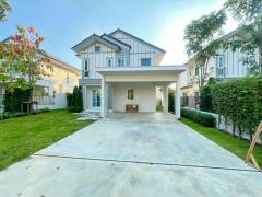 รร.นานาชาติไทย-สิงคโปร์ 2.1กม. 4นอน ให้เช่าบ้านเดี่ยวสุดหรู 2 ชั้น 68ตร.วา. 270ตร.ม.ศรีนครินทร์-บางนา MRT ศรีลาซาล 2.5 กม.  3น้ำ พร้อมแอร์ 