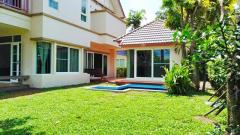 5 นอน โรบินสัน ราชพฤกษ์ 2.4 กม. รพ.ปากเกร็ด 2 2.6 กม.ให้เช่าบ้านเดี่ยว 2 ชั้น พร้อมเรือนรับรอง หัวมุม 4น้ำ 121ตร.วา.พร้อมเฟอร์ฯ ติดถนนใหญ่ 