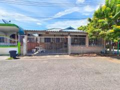 ขายบ้านเดี่ยวชั้นเดียว หมู่บ้านสุขใจวิลล่า หลังริม ต.ดอนหัวฬ่อ อำเภอเมือง ชลบุรี 35 ตารางวา 2 นอน 1 น้ำ ใกล้ดูโฮม อำเภอเมือง ชลบุรี