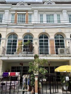 ขาย/ให้เช่า ถูกมาก!! ทาวน์โฮม 3 ชั้น 2 หลังทะลุกัน ม.พลัสซิตี้พาร์ค ลาดพร้าว 71 ใกล้รร.สตรีวิทยา2 เซ็นทรัล ทางด่วนฯ