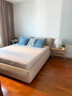 Siri Residence Sukhumvit 24 privacy spacious 17th floor BTS Phrom Phong