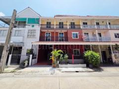 ทาวน์โฮม 3 ชั้น บ้านลูกกอล์ฟ พรีเมี่ยม เมืองทองธานี ราคาถูก