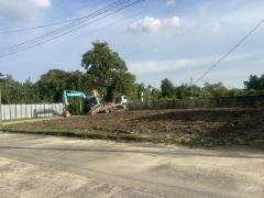 ขายที่ดินเปล่า 119.5 ตารางวา ในหมู่บ้านแฮปปี้เพลสพาร์ค ถนนเจ้าคุณทหาร ลาดกระบัง ใกล้สนามบินสุวรรณภูมิ