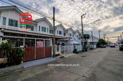ทาวน์เฮาส์ หมู่บ้าน อยู่เจริญ 5 (รังสิต-นครนายก 74) ติดถนนไสวประชาราษฎร์ เนื้อที่ 21.6 ตารางวา ใกล้ตลาดกลางลาดสวาย ตำบลลาดสวาย อำเภอลำลูกกา จังหวัดปทุมธานี-202512181011381766027498829.jpg