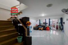 ทาวน์เฮาส์ หมู่บ้าน อยู่เจริญ 5 (รังสิต-นครนายก 74) ติดถนนไสวประชาราษฎร์ เนื้อที่ 21.6 ตารางวา ใกล้ตลาดกลางลาดสวาย ตำบลลาดสวาย อำเภอลำลูกกา จังหวัดปทุมธานี-202512181011561766027516053.jpg