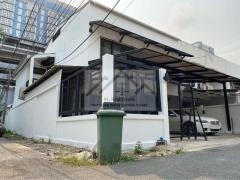 ขายทาวน์เฮ้าส์ 2 ชั้น 48 ตร.ว. ย่านลาดพร้าว 26 ใกล้ MRT ลาดพร้าว เหมาะทำโฮมออฟฟิศหรือพักอาศัย