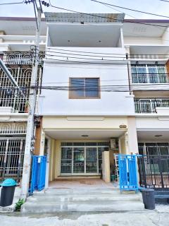 ถ. สาทร-กัลปพฤกษ์ กำนันแม้น 9-15  MRT ภาษีเจริญ 2.6 กม. ทาวน์โฮมหรู 3 ชั้น 24 ตร.วา. 274 ตร.ม. 3 นอน 4 น้ำบิ๊กซี กัลปพฤกษ์ 500 ม.