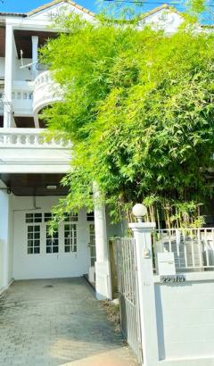 ให้เช่าทาวน์โฮม 3 ชั้น  4นอน หรูมาก รัชดาภิเษก40-48 BTSรัชโยธิน 800 ม. พร้อมเฟอร์ฯครบครัน 22ตร.วา. 264 ตร.ม.  3 น้ำ โฮมออฟฟิศ  